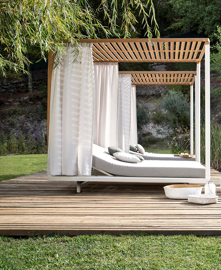 outdoor daybed